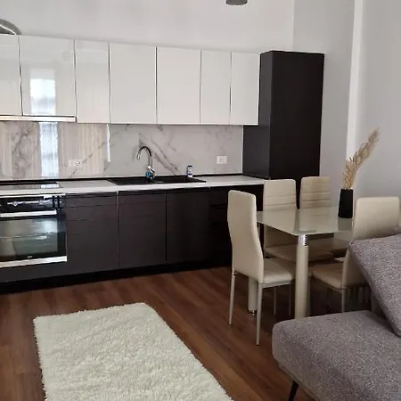 Deluxe 9 * Tirana
